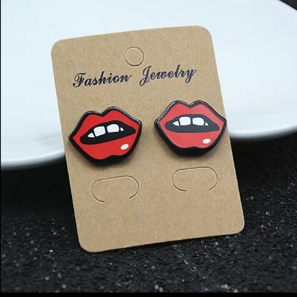 Trendy Lips Stid Earrings 1.5cm*1cm Women Girl - Picture 5 of 7